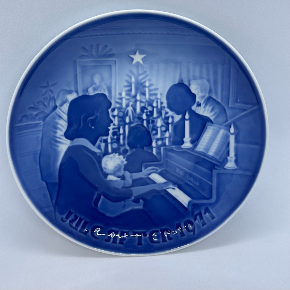 Vintage B & G Copenhagen Christmas At Home Collectors Plate Jule Aften 1971